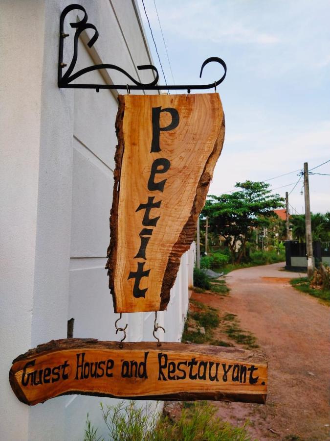 Petit Guest House Negombo Exterior photo